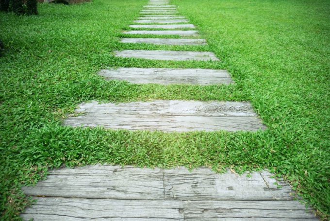 Simple Landscaping Projects: Stone Pathway with green grass background